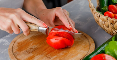 We all make this mistake when preparing tomatoes